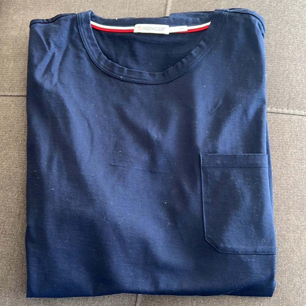 Small side patch tee